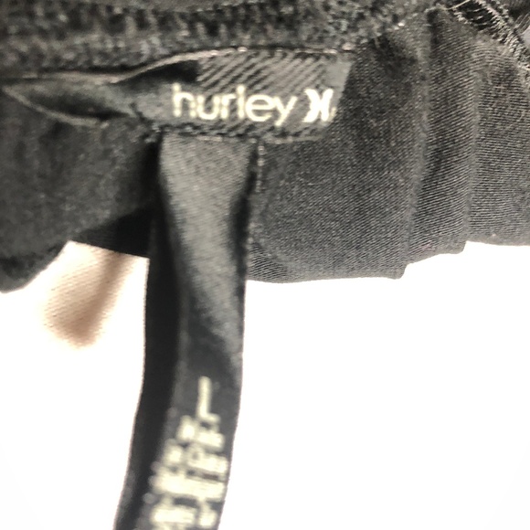 📌 Hurley Black Dress with Deep V-Neckline Front and Back - Picture 5 of 8